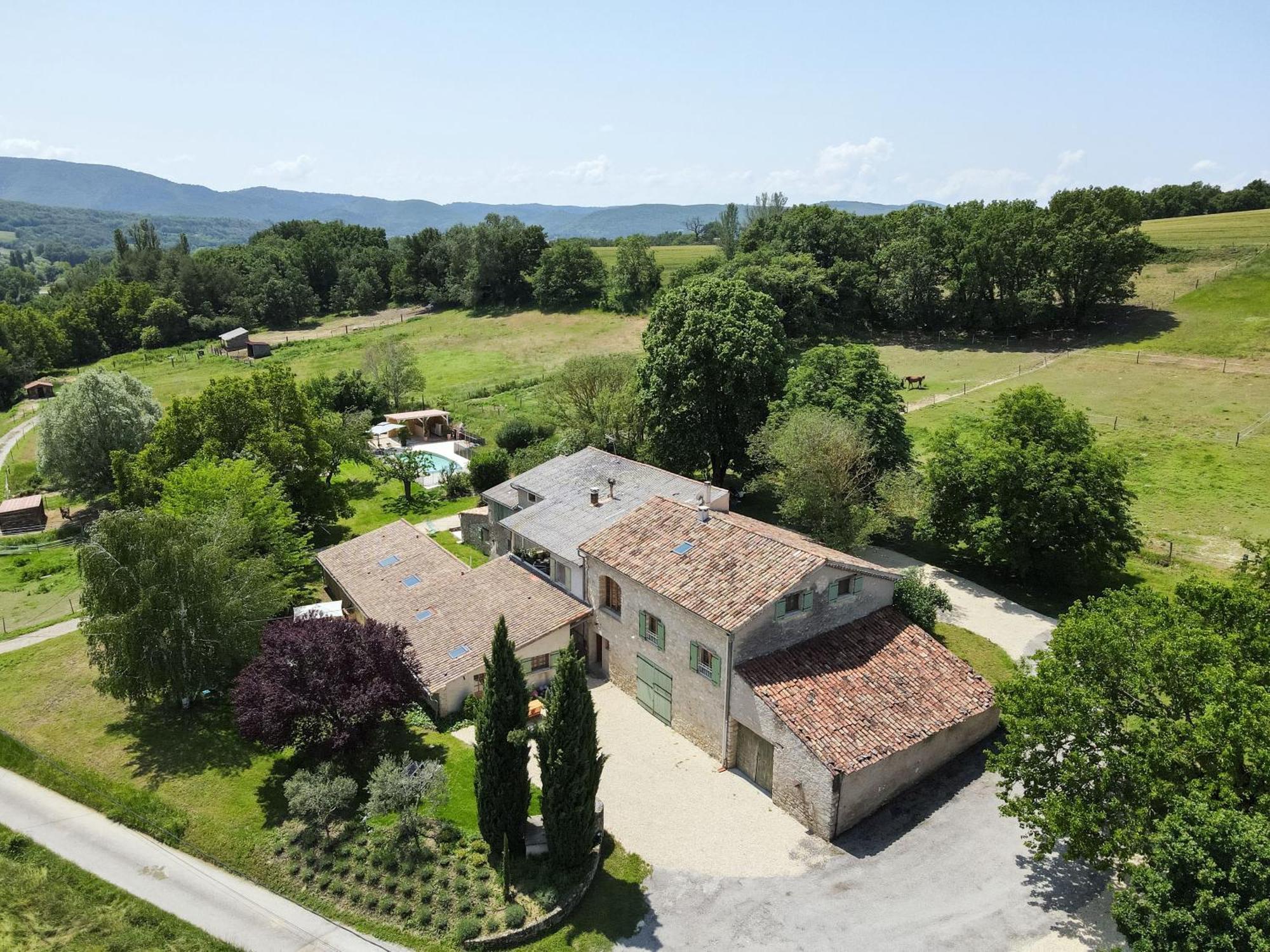 Domaine Bellavigne Gites Et Spa Forcalquier Ngoại thất bức ảnh